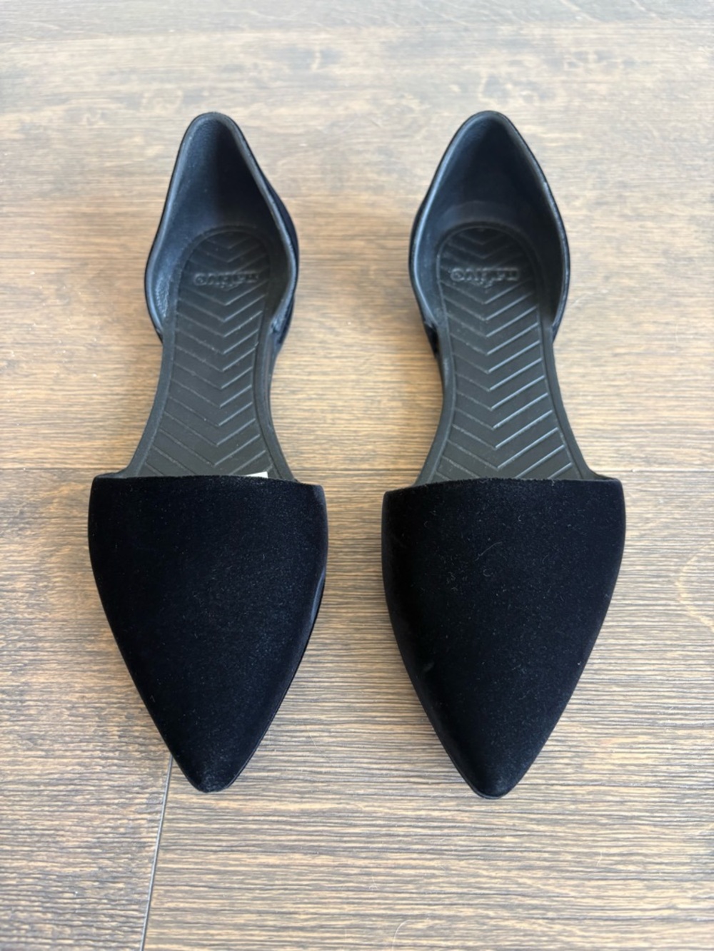 Native Pointed Toe Flat - Black Velvet - Women’s Size 9